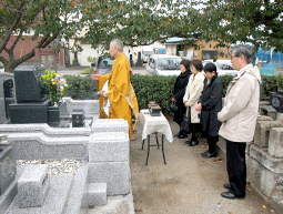 納骨式
